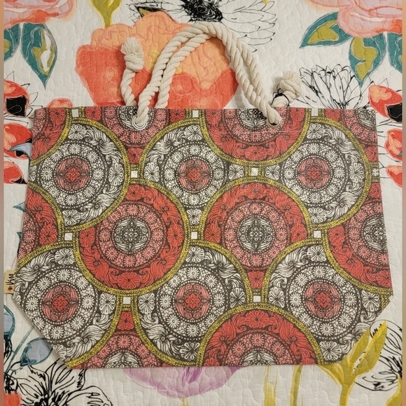 NWT Vera Canvas Tote Bag with Interior Pocket - Picture 2 of 3